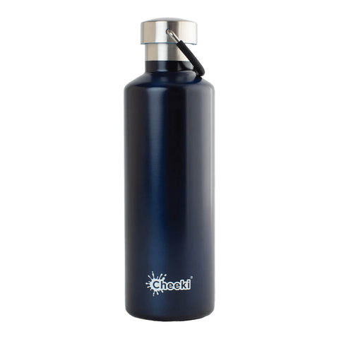 600ml Cheeki Insulated Classic Bottle in an ocean colour, a stainless steel, sleek, and durable bottle that keeps your drinks cold for up to 24 hours and hot for up to 12 hours. The bottle comes with a handle attached to the lid. The bottle is a deep blue colour and the lid is silver.